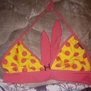 Bikini top.
